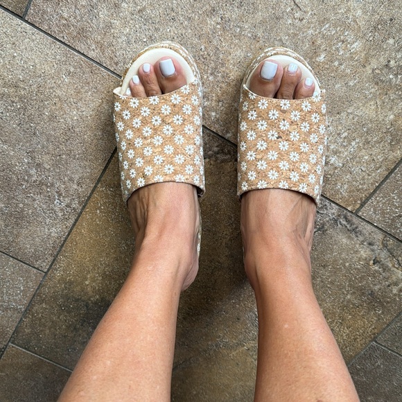 Cork Platform Slides - Picture 4 of 5